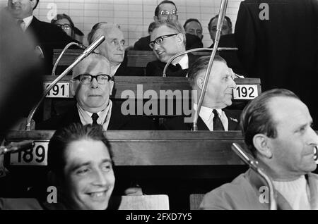 Präsident Heinemann und Königin Juliana besuchen Cooperatieve Centrale Westlandse Snijbloemenveiling in Honselersdijk, 26. November 1969, BLUMEN, Besuche, queens, Auktionen, Niederlande, Foto der Presseagentur des 20. Jahrhunderts, News to Remember, Dokumentarfilm, historische Fotografie 1945-1990, visuelle Geschichten, Menschliche Geschichte des zwanzigsten Jahrhunderts, Momente in der Zeit festzuhalten Stockfoto