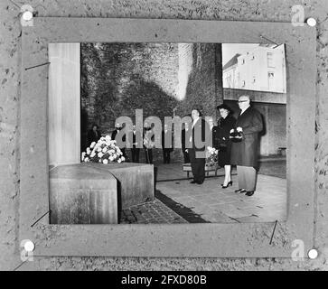 Präsident Heinemann legt Kranz an Denkmal Hollandse Schouwburg Amsterdam, 24. November 1969, Kränze, Denkmäler, Niederlande, Presseagentur des 20. Jahrhunderts, Foto, Nachrichten zum erinnern, Dokumentarfilm, historische Fotografie 1945-1990, visuelle Geschichten, Menschliche Geschichte des zwanzigsten Jahrhunderts, Momente in der Zeit festzuhalten Stockfoto