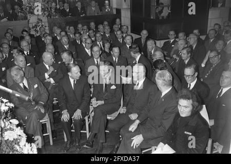 Prinz Claus eröffnet neues Hauptquartier Centraal Beheer in Apeldoorn, Niederlande, 1. November 1972, Hauptquartier, Eröffnungen, Prinzen, Niederlande, Presseagentur des 20. Jahrhunderts, Foto, Nachrichten zu erinnern, Dokumentarfilm, historische Fotografie 1945-1990, visuelle Geschichten, Menschliche Geschichte des zwanzigsten Jahrhunderts, Momente in der Zeit festzuhalten Stockfoto