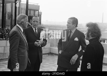 Prinz Claus eröffnet neuen Hauptsitz Centraal Beheer in Apeldoorn, 1. November 1972, Hauptniederlassungen, Eröffnungen, Prinzen, Niederlande, Presseagentur des 20. Jahrhunderts, Foto, Nachrichten zu erinnern, Dokumentarfilm, historische Fotografie 1945-1990, visuelle Geschichten, Menschliche Geschichte des zwanzigsten Jahrhunderts, Momente in der Zeit festzuhalten Stockfoto