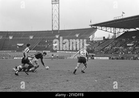 Game Moment, 27. November 1966, Sport, Fußball, Niederlande, Presseagentur des 20. Jahrhunderts, Foto, Nachrichten zum erinnern, Dokumentarfilm, historische Fotografie 1945-1990, visuelle Geschichten, Menschliche Geschichte des zwanzigsten Jahrhunderts, Momente in der Zeit festzuhalten Stockfoto