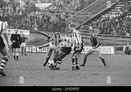 Game Moment, 27. November 1966, Sport, Fußball, Niederlande, Presseagentur des 20. Jahrhunderts, Foto, Nachrichten zum erinnern, Dokumentarfilm, historische Fotografie 1945-1990, visuelle Geschichten, Menschliche Geschichte des zwanzigsten Jahrhunderts, Momente in der Zeit festzuhalten Stockfoto