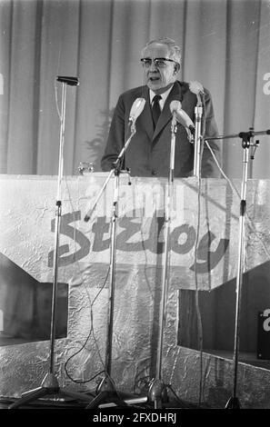 St. Eloy Katholieke Bond van Metaalbewerkers traf sich in Utrecht wegen des neuen Tarifvertrags P.J.J. Mertens (Vorsitzender des NKV) während der Rede, 7. Dezember 1968, Reden, Niederlande, Presseagentur des 20. Jahrhunderts, Foto, Nachrichten zum erinnern, Dokumentarfilm, historische Fotografie 1945-1990, visuelle Geschichten, Menschliche Geschichte des zwanzigsten Jahrhunderts, Momente in der Zeit festzuhalten Stockfoto