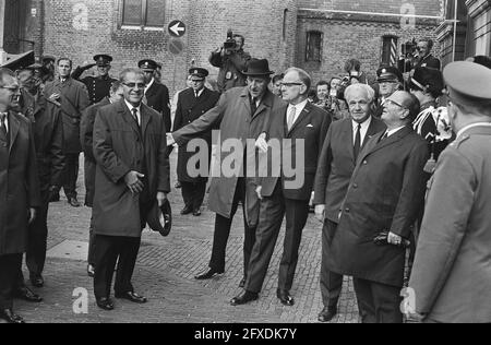 Staatsbesuch Präsident Tito von Jugoslawien; Präsident Ti spricht am 21. Oktober 1970 im Binnenhof mit Abgeordneten, KAMMERN, Präsidenten, Staatsbesuche, Niederlande, Foto der Presseagentur des 20. Jahrhunderts, zu erinnerende Nachrichten, Dokumentarfilm, historische Fotografie 1945-1990, visuelle Geschichten, Menschliche Geschichte des zwanzigsten Jahrhunderts, Momente in der Zeit festzuhalten Stockfoto