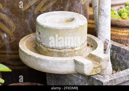 Closeup alte Steinmühle zum Mahlen von Weizen zu Mehl Stockfoto