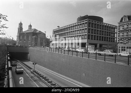 Stadsvernieuwing Amsterdam, Moses und Aaron Kirche auf der linken Seite und Textil-Großhandelszentrum auf der rechten Seite, 20. September 1971, STADTSANIERUNGEN, Niederlande, 20. Jahrhundert Presseagentur Foto, Nachrichten zu erinnern, Dokumentarfilm, historische Fotografie 1945-1990, visuelle Geschichten, Menschliche Geschichte des zwanzigsten Jahrhunderts, Momente in der Zeit festzuhalten Stockfoto