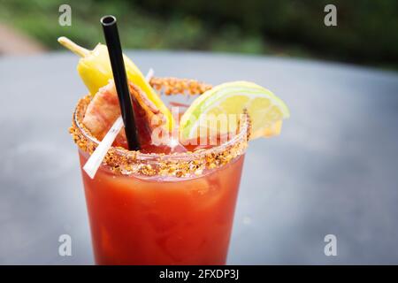 Ein kanadischer Caesar-Cocktail, ähnlich einer Bloody Mary. Stockfoto