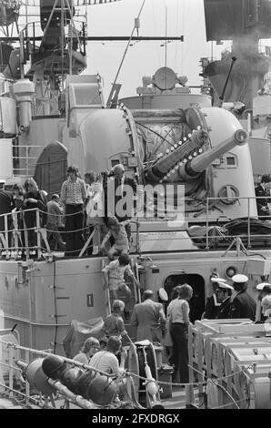 Standing Naval Force Atlantic (STANAVFORLANT) (NATO-Mitgliedsschiffe) besuchen Rotterdam informell; Kriegsschiffe kommen an, 21. Juni 1974, Ankünfte, Besuche, Häfen, Marine, Schiffe, Niederlande, 20. Jahrhundert Presseagentur Foto, Nachrichten zu erinnern, Dokumentarfilm, historische Fotografie 1945-1990, visuelle Geschichten, Menschliche Geschichte des zwanzigsten Jahrhunderts, Momente in der Zeit festzuhalten Stockfoto