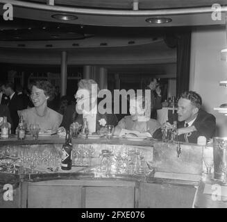 Studentenball in Lido Amsterdam, 1. Juli 1952, Studentenball, Niederlande, 20. Jahrhundert Presseagentur Foto, Nachrichten zu erinnern, Dokumentarfilm, historische Fotografie 1945-1990, visuelle Geschichten, Menschliche Geschichte des zwanzigsten Jahrhunderts, Momente in der Zeit festzuhalten Stockfoto