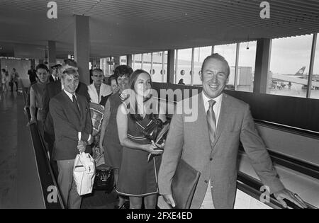 Ankunft des Astronauten James Lovell (USA) mit Frau und 2 Kindern am Flughafen Schiphol, 21. August 1969, ECHTGENOTES, Kinder, Ankünfte, Astronauten, Niederlande, Presseagentur des 20. Jahrhunderts, News to remember, Dokumentarfilm, historische Fotografie 1945-1990, visuelle Geschichten, Menschliche Geschichte des zwanzigsten Jahrhunderts, Momente in der Zeit festzuhalten Stockfoto