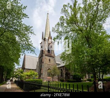 Schenectady, NY - USA - 22. Mai 2021: Blick auf die erste reformierte Kirche von Schenectady, die sich in der North Church Street 8 im historischen Stockade District befindet Stockfoto