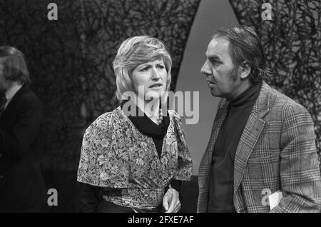 Fernsehen, Jasperina de Jong und Willem Duys, 16. März 1973, Sänger, Niederlande, 20. Jahrhundert Presseagentur Foto, Nachrichten zu erinnern, Dokumentarfilm, historische Fotografie 1945-1990, visuelle Geschichten, Menschliche Geschichte des zwanzigsten Jahrhunderts, Momente in der Zeit festzuhalten Stockfoto