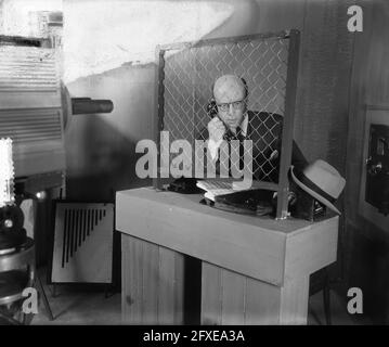 Fernsehen VARA: Gedenkfeier Streik April-Mai, 24. April 1953, Schauspieler, Kameras, Fernsehdramen, Niederlande, Foto der Presseagentur des 20. Jahrhunderts, Nachrichten zur Erinnerung, Dokumentarfilm, historische Fotografie 1945-1990, visuelle Geschichten, Menschliche Geschichte des zwanzigsten Jahrhunderts, Momente in der Zeit festzuhalten Stockfoto