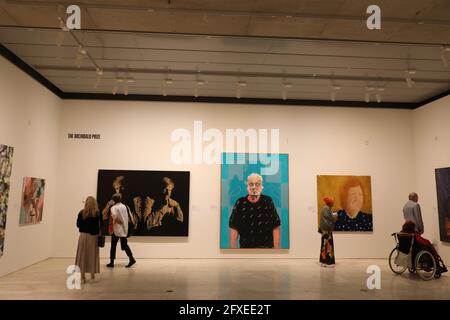 Sydney, Australien. Mai 2021. Kathrin Longhurst wurde für ihr Porträt von Kate Ceberano mit dem Archibald Packing Room Prize 2021 ausgezeichnet. Im Bild: 2021 Finalisten Des Archibald-Preises. Kredit: Richard Milnes/Alamy Live Nachrichten Stockfoto