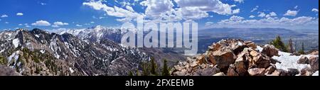 Wasatch Front Mount Olympus Peak Wanderweg inspirierende Aussichten im Frühling über Bonneville Shoreline, Rocky Mountains, Salt Lake City, Utah. Usa Stockfoto