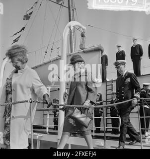 König Olav in Rotterdam, von links nach rechts Königin Juliana, Prinzessin Beatrix und Prinz Bernhard, 11. September 1964, Königinnen, Niederlande, 20. Jahrhundert Presseagentur Foto, Nachrichten zu erinnern, Dokumentarfilm, historische Fotografie 1945-1990, visuelle Geschichten, Menschliche Geschichte des zwanzigsten Jahrhunderts, Momente in der Zeit festzuhalten Stockfoto