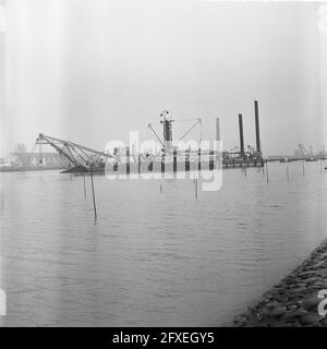 Terneuzen alte Schleuse, Grabungskanal von Gent nach Terneuzen, Arbeit, 30. Januar 1964, Arbeit, Kanäle, Niederlande, Presseagentur des 20. Jahrhunderts, Foto, Nachrichten zum erinnern, Dokumentarfilm, historische Fotografie 1945-1990, visuelle Geschichten, Menschliche Geschichte des zwanzigsten Jahrhunderts, Momente in der Zeit festzuhalten Stockfoto