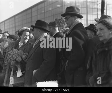 Stapellauf von Frau Pensa in Jan Smit N. V., Alblasserdam, 11. März 1954, Abschussungen, Niederlande, 20. Jahrhundert Presseagentur Foto, Nachrichten zu erinnern, Dokumentarfilm, historische Fotografie 1945-1990, visuelle Geschichten, Menschliche Geschichte des zwanzigsten Jahrhunderts, Momente in der Zeit festzuhalten Stockfoto