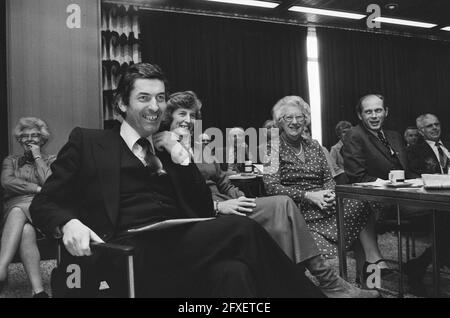 Während der Konferenz von links nach rechts Ruud Lubbers und Frau, Staatssekretärin Elbarta Haars und Minister Pieter Beelaerts van Blokland, 3. März 1979, Konferenzen, Fusionen, minister, Parteiräte, Staatssekretäre, Niederlande, Foto der Presseagentur des 20. Jahrhunderts, Nachrichten zur Erinnerung, Dokumentarfilm, historische Fotografie 1945-1990, visuelle Geschichten, Menschliche Geschichte des zwanzigsten Jahrhunderts, Momente in der Zeit festzuhalten Stockfoto