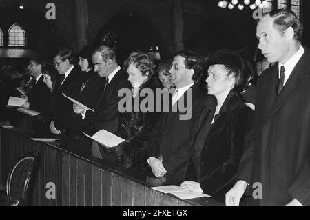 Während der Trauerfeier von links nach rechts Premierminister van Agt, Minister Wiegel, Minister Van der Klaauw, Minister Pais und Minister Beelaerts van Blokland, 5. April 1979, Beerdigungen, Minister, premierminister, religiöse Gottesdienste, Niederlande, Presseagentur des 20. Jahrhunderts, Foto, Nachrichten zur Erinnerung, Dokumentarfilm, historische Fotografie 1945-1990, visuelle Geschichten, Menschliche Geschichte des zwanzigsten Jahrhunderts, Momente in der Zeit festzuhalten Stockfoto