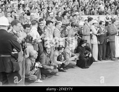 Tour de France, 2. Etappe Reims-Brüssel. Fotografen am Ziel, 1. Juli 1949, Fotografen, Sport, Radfahren, Niederlande, Foto der Presseagentur des 20. Jahrhunderts, Nachrichten zum erinnern, Dokumentarfilm, historische Fotografie 1945-1990, visuelle Geschichten, Menschliche Geschichte des zwanzigsten Jahrhunderts, Momente in der Zeit festzuhalten Stockfoto