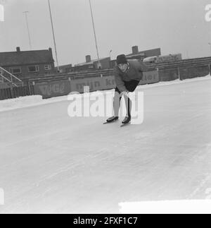 Training des niederländischen Kernteams auf der künstlichen Eisbahn Deventer. ARD Schenk, 12. Dezember 1963, Skaten, Sport, Niederlande, Presseagentur des 20. Jahrhunderts, Foto, Nachrichten zum erinnern, Dokumentarfilm, historische Fotografie 1945-1990, visuelle Geschichten, Menschliche Geschichte des zwanzigsten Jahrhunderts, Momente in der Zeit festzuhalten Stockfoto