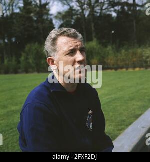 Ausbildung der niederländischen Nationalmannschaft in Zeist; Trainer Kessler (George), 9. Juni 1968, Sport, Trainer, Fußball, Niederlande, Foto der Presseagentur des 20. Jahrhunderts, zu erinnerende Nachrichten, Dokumentarfilm, historische Fotografie 1945-1990, visuelle Geschichten, Menschliche Geschichte des zwanzigsten Jahrhunderts, Momente in der Zeit festzuhalten Stockfoto