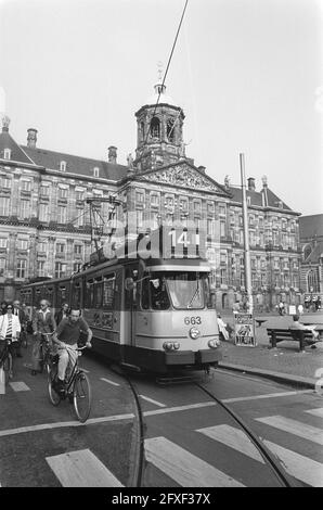 Straßenbahnlinie 14 zurück in Amsterdam, 20. September 1982, Paläste, Straßenbahnlinien, Streetcars, Niederlande, Foto der Presseagentur des 20. Jahrhunderts, zu erinnerende Nachrichten, Dokumentarfilm, historische Fotografie 1945-1990, visuelle Geschichten, Menschliche Geschichte des zwanzigsten Jahrhunderts, Momente in der Zeit festzuhalten Stockfoto