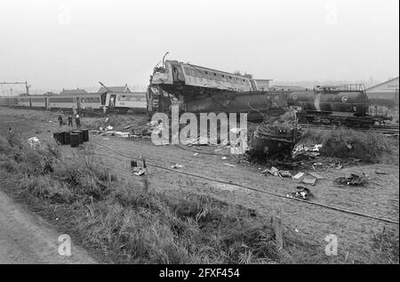 Zugunglück in der Nähe von Goes; erster Waggon mit Haltezug im Güterzug. Übersicht, 27. Oktober 1976, Katastrophen, Züge, Niederlande, Presseagentur des 20. Jahrhunderts, Foto, Nachrichten zum erinnern, Dokumentarfilm, historische Fotografie 1945-1990, visuelle Geschichten, Menschliche Geschichte des zwanzigsten Jahrhunderts, Momente in der Zeit festzuhalten Stockfoto