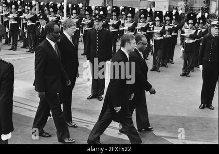 Thronwechsel 30. April, Minister, Staatssekretäre und Abgeordnete zur Nieuwe Kerk; nein 26, 27.van Agt und Wiegel, Nr. 28, verschiedene Minister, 30. April 1980, MITGLIEDER DER KAMMER, STAATSSEKRETÄRE, Minister, Niederlande, Foto der Presseagentur des 20. Jahrhunderts, zu erinnerende Nachrichten, Dokumentarfilm, historische Fotografie 1945-1990, visuelle Geschichten, Menschliche Geschichte des zwanzigsten Jahrhunderts, Momente in der Zeit festzuhalten Stockfoto