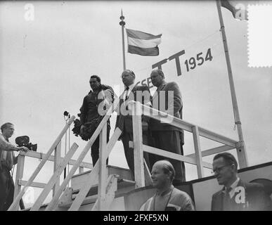 TT Races Assen, Werner Haas (NSU) gewinnt 250 ccm, 10. Juli 1954, Niederlande, Foto der Presseagentur des 20. Jahrhunderts, News to remember, Dokumentarfilm, historische Fotografie 1945-1990, visuelle Geschichten, Menschliche Geschichte des zwanzigsten Jahrhunderts, Momente in der Zeit festzuhalten Stockfoto