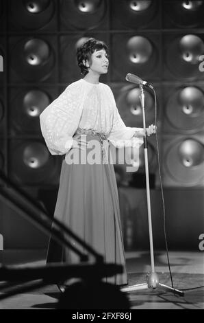 TV-Programm einer der acht von Mies Bouwman . Esther Ofarim singt, 22. November 1969, Programme, Niederlande, 20. Jahrhundert Presseagentur Foto, News to remember, Dokumentarfilm, historische Fotografie 1945-1990, visuelle Geschichten, Menschliche Geschichte des zwanzigsten Jahrhunderts, Momente in der Zeit festzuhalten Stockfoto