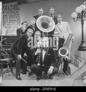 TV Meet the Band, The Temperance Seven, 6. August 1962, Niederlande, 20. Jahrhundert Presseagentur Foto, Nachrichten zu erinnern, Dokumentarfilm, historische Fotografie 1945-1990, visuelle Geschichten, Menschliche Geschichte des zwanzigsten Jahrhunderts, Momente in der Zeit festzuhalten Stockfoto
