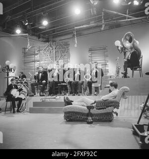 TV Meet the Band, The Temperance Seven, 6. August 1962, Niederlande, 20. Jahrhundert Presseagentur Foto, Nachrichten zu erinnern, Dokumentarfilm, historische Fotografie 1945-1990, visuelle Geschichten, Menschliche Geschichte des zwanzigsten Jahrhunderts, Momente in der Zeit festzuhalten Stockfoto