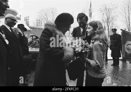 Königin besucht die östliche Bergbauregion in Limburg; Ankunft im Rolduc (Kloster) in Kerkrade, 30. November 1978, Ankunft, Besuch, queens, Niederlande, Presseagentur des 20. Jahrhunderts, Foto, zu erinnerende Nachrichten, Dokumentarfilm, historische Fotografie 1945-1990, visuelle Geschichten, Menschliche Geschichte des zwanzigsten Jahrhunderts, Momente in der Zeit festzuhalten Stockfoto