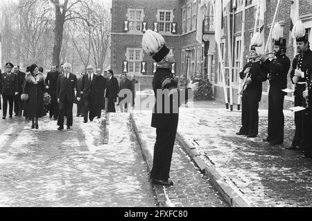 Königin besucht östliche Bergbauregion in Limburg; auf dem Weg zum Bergbaumuseum, 30. November 1978, Besuche, Königinnen, Niederlande, Presseagentur des 20. Jahrhunderts, Foto, Nachrichten zum erinnern, Dokumentarfilm, historische Fotografie 1945-1990, visuelle Geschichten, Menschliche Geschichte des zwanzigsten Jahrhunderts, Momente in der Zeit festzuhalten Stockfoto