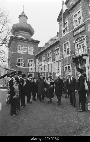 Königin besucht östliche Bergbauregion in Limburg; Abfahrt mit Ehrenwache der Schützengilde, 30. November 1978, Besuche, Königinnen, Niederlande, Presseagentur des 20. Jahrhunderts, Foto, Nachrichten zum erinnern, Dokumentarfilm, historische Fotografie 1945-1990, visuelle Geschichten, Menschliche Geschichte des zwanzigsten Jahrhunderts, Momente in der Zeit festzuhalten Stockfoto