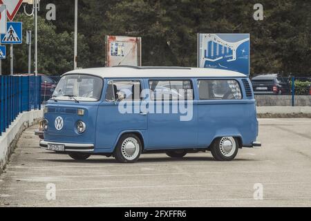 ZADAR, KROATIEN - 16. Mai 2021: Volkswagen T2, Typ 2 Transporter, Oldtimer aus den 60er Jahren, vw Bus Stockfoto