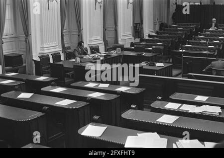 Gesetz des Unterhauses über Betriebsräte; Minister Boersma im praktisch leeren Haus, 17. Februar 1976, Politik, Niederlande, 20. Jahrhundert Presseagentur Foto, Nachrichten zu erinnern, Dokumentarfilm, historische Fotografie 1945-1990, visuelle Geschichten, Menschliche Geschichte des zwanzigsten Jahrhunderts, Momente in der Zeit festzuhalten Stockfoto