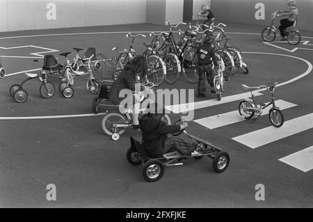 Zweiradausstellung im RAI, 24. Februar 1973, Fahrräder, Go-Karts, Ausstellungen, Niederlande, 20. Jahrhundert Presseagentur Foto, Nachrichten zu erinnern, Dokumentarfilm, historische Fotografie 1945-1990, visuelle Geschichten, Menschliche Geschichte des zwanzigsten Jahrhunderts, Momente in der Zeit festzuhalten Stockfoto