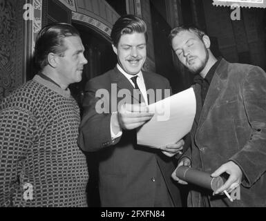 Verleihung des Gerard Terborch Awards in Zwolle, von links nach rechts EEF de Weerd (Lobende Erwähnung) Henk Schuring (erster Preis), 16. Dezember 1959, Preisverleihungen, Niederlande, 20. Jahrhundert Presseagentur Foto, Nachrichten zu erinnern, Dokumentarfilm, historische Fotografie 1945-1990, visuelle Geschichten, Menschliche Geschichte des zwanzigsten Jahrhunderts, Momente in der Zeit festzuhalten Stockfoto