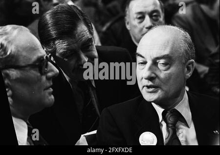 Von links nach rechts: minister Van der Stee (Landwirtschaft und Fischerei), Mitglied des parlaments Ploeg (VVD) und ehemaliger Minister Schmelzer, 15. Dezember 1979, Kongresse, Minister, Parlamentarier, politische Parteien, Niederlande, Presseagentur des 20. Jahrhunderts, Foto, Nachrichten zu erinnern, Dokumentarfilm, historische Fotografie 1945-1990, visuelle Geschichten, Menschliche Geschichte des zwanzigsten Jahrhunderts, Momente in der Zeit festzuhalten Stockfoto