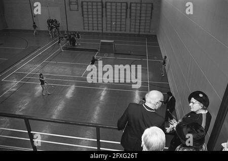 Königin Juliana besucht Gemeinde Rheden, Ihre Majestät besucht Sporthalle, 20. Februar 1973, Königinnen, Sporthallen, Arbeitsbesuche, Niederlande, Foto der Presseagentur des 20. Jahrhunderts, Nachrichten zur Erinnerung, Dokumentarfilm, historische Fotografie 1945-1990, visuelle Geschichten, Menschliche Geschichte des zwanzigsten Jahrhunderts, Momente in der Zeit festzuhalten Stockfoto