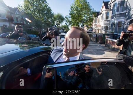 27/05/2021. London, Großbritannien. Gesundheitsminister MATT HANCOCK wird gesehen, wie er sein Londoner Haus verlässt. Dominic Cummings, der ehemalige Chefberater des britischen Premierministers, kritisierte den Gesundheitsminister sehr kritisch, während er dem Parlament Beweise über den Umgang der Regierung mit der Coronavirus-Pandemie gab. Bildnachweis: Ben Cawthra/Sipa USA **KEINE Verkäufe in Großbritannien** Stockfoto