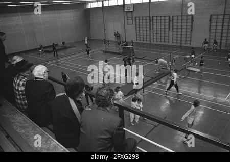 Königin Juliana besucht Gemeinde Rheden, Ihre Majestät besucht Sporthalle, 20. Februar 1973, Königinnen, Sporthallen, Arbeitsbesuche, Niederlande, Foto der Presseagentur des 20. Jahrhunderts, Nachrichten zur Erinnerung, Dokumentarfilm, historische Fotografie 1945-1990, visuelle Geschichten, Menschliche Geschichte des zwanzigsten Jahrhunderts, Momente in der Zeit festzuhalten Stockfoto