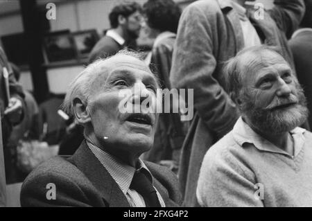 Auktion Rietveld-Meubelen (sogenannte Birza-Sammlung) bei Christies Amsterdam; Rietveld's Möbelhersteller A. v.d. Groenekan, 27. Mai 1986, Auktionen, Niederlande, Foto der Presseagentur des 20. Jahrhunderts, Neuigkeiten zur Erinnerung, Dokumentarfilm, historische Fotografie 1945-1990, visuelle Geschichten, Menschliche Geschichte des zwanzigsten Jahrhunderts, Momente in der Zeit festzuhalten Stockfoto