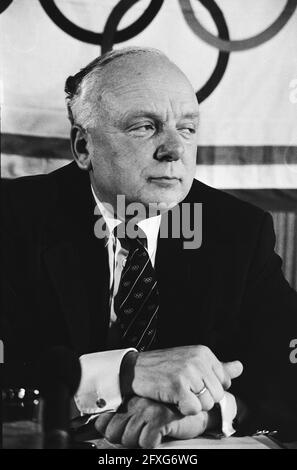 Treffen des NOC über die Teilnahme an den Olympischen Spielen in Moskau; NOC-Präsident Idenburg, 19. Mai 1980, Sport, Niederlande, Presseagentur des 20. Jahrhunderts, Foto, Nachrichten zum erinnern, Dokumentarfilm, historische Fotografie 1945-1990, visuelle Geschichten, Menschliche Geschichte des zwanzigsten Jahrhunderts, Momente in der Zeit festzuhalten Stockfoto