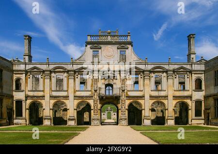 Kirby Hall aus dem 16. Jahrhundert, ein Hauptbeispiel eines elisabethanischen Wunderhauses, in der Nähe von Gretton, Northamptonshire, Großbritannien Stockfoto