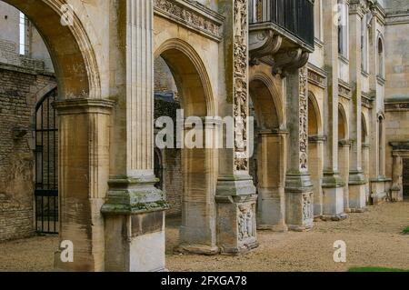 Kirby Hall aus dem 16. Jahrhundert, ein Hauptbeispiel eines elisabethanischen Wunderhauses, in der Nähe von Gretton, Northamptonshire, Großbritannien Stockfoto