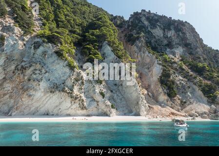 Ithaca in Griechenland: Ergebnisse eines Erdrutsches am Strand in der Bucht von Afales Stockfoto